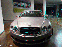 Berl�n - prodejny luxusn�ch voz� na Unter den Linden